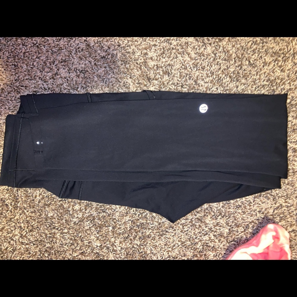 I’m selling these Lulu Lemon leggings